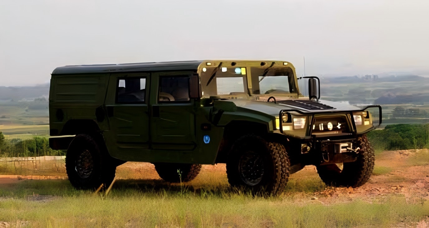 Véhicule tout-terrain militaire à haute mobilité